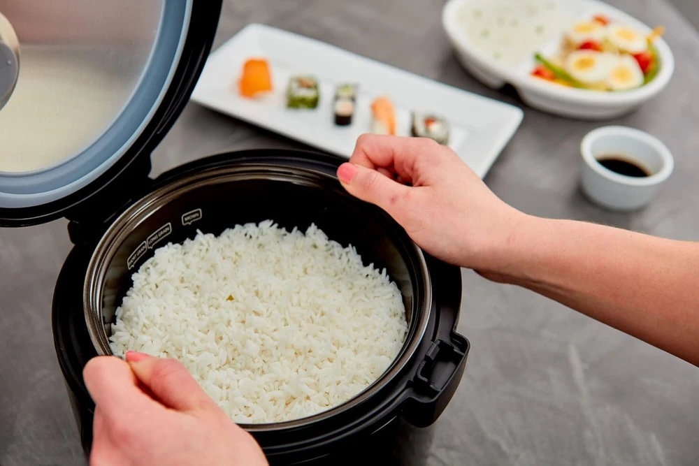 Yum Asia ryžių viryklė su keramikiniu sluoksniu, 1 l talpos, Fuzzy Logic, Kumo YUM-EY10DEU
