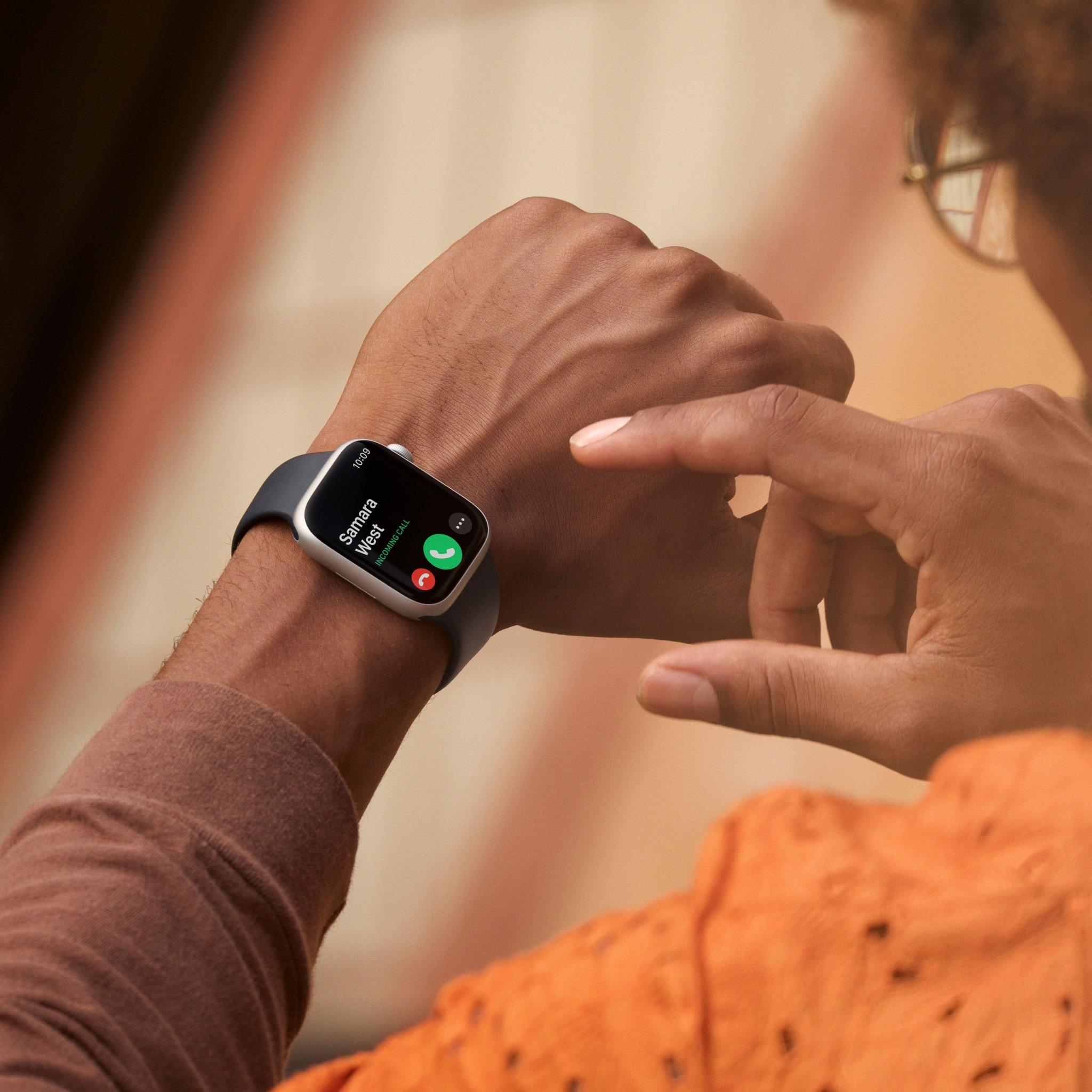 Išmanusis laikrodis Apple Watch Series 8 GPS, 41 mm,  "Midnight" spalvos aliuminio korpusas su "Midnight" spalvos sportiniu dirželiu