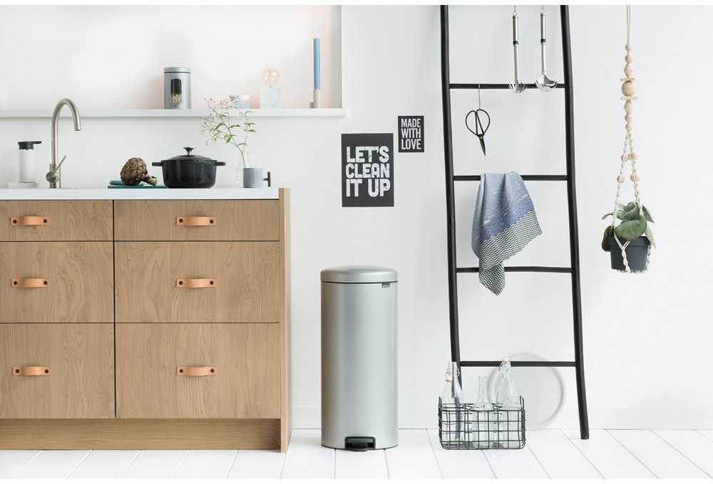 Brabantia Šiukšlių dėžė atidaroma koja (su metaliniu kibirėliu), 30 L