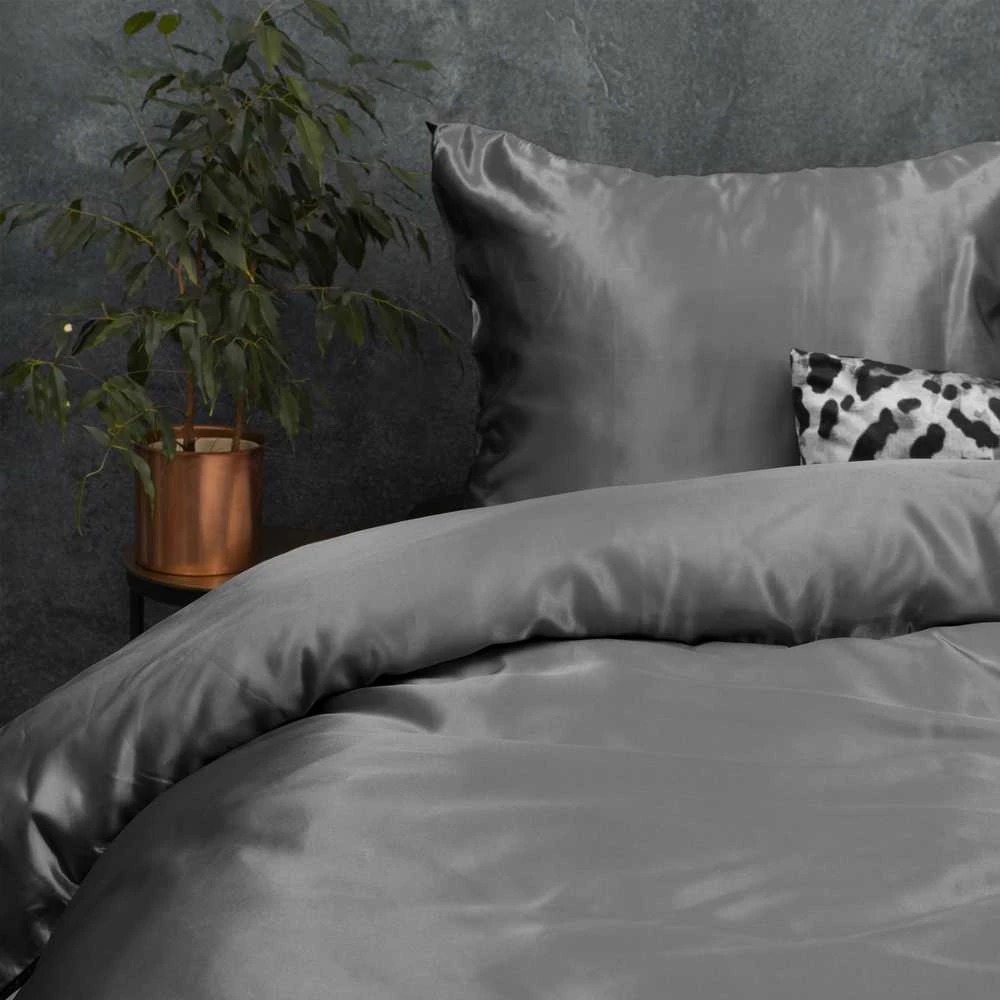 Patalynės komplektas Dirbtinio šilko patalynė Sleeptime Beauty Skin Care antracito spalvos 200×220 cm, su 2 pagalvių užvalkalais