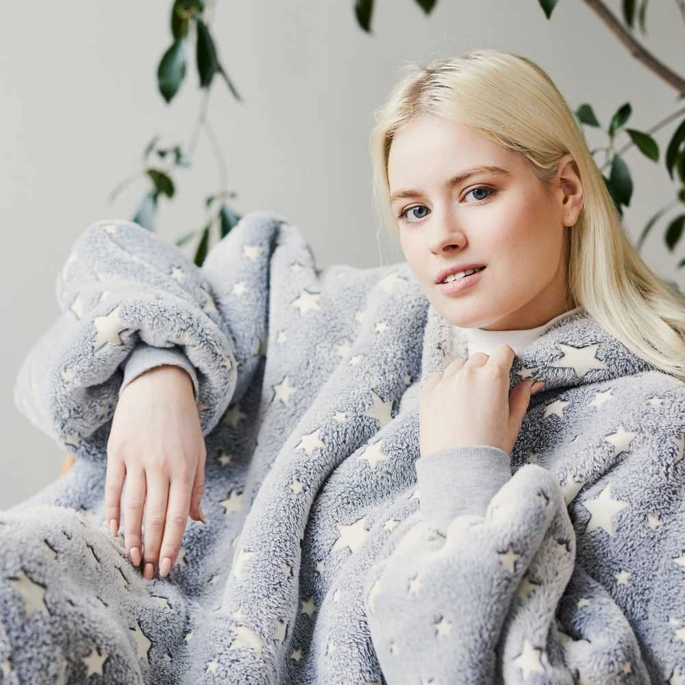 Megztinis pledas NOXNOX® Hoodie Blanket – šiltas džemperis antklodė Stars