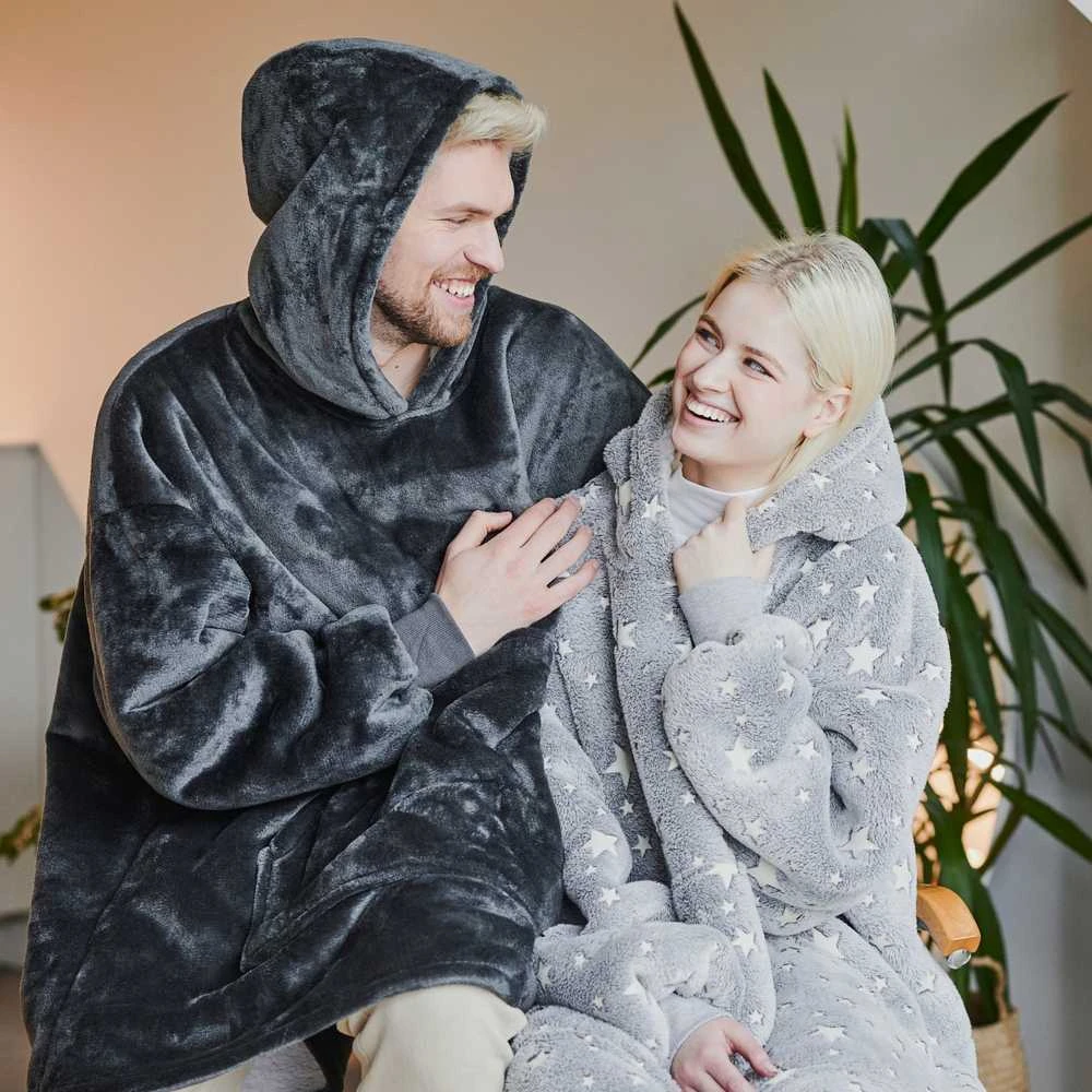 Megztinis pledas vyrams NOXNOX® Hoodie Blanket – šiltas džemperis antklodė su „Sherpa“ pamušalu, vienas dydis visiems