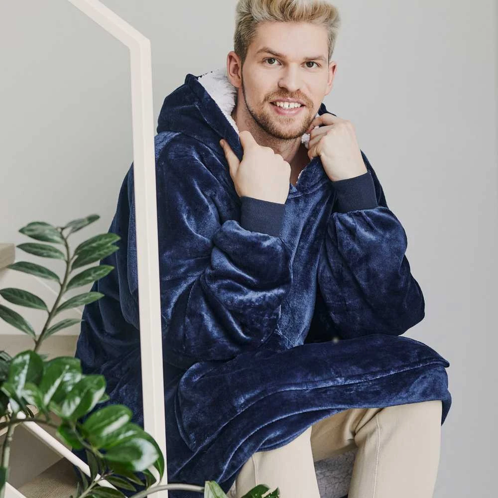 Megztinis pledas vyrams NOXNOX® Hoodie Blanket – šiltas džemperis antklodė su „Sherpa“ pamušalu, vienas dydis visiems