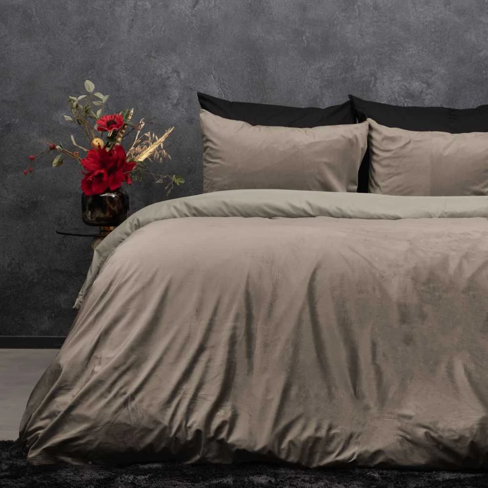 Patalynės komplektas Veliūrinė patalynė Sleeptime Velvet Uni juodos spalvos 200×220 cm, su 2 pagalvių užvalkalais