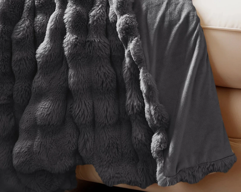 Primaviera Deluxe Dirbtinio kailio pledas Rib Rabbit Fur 150x200 cm – 500 GSM juodos spalvos