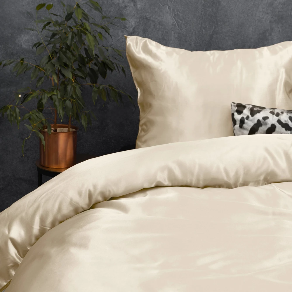 Sleeptime dirbtinio šilko patalynės komplektas Beauty Skin Care – kreminė spalva (200x220)