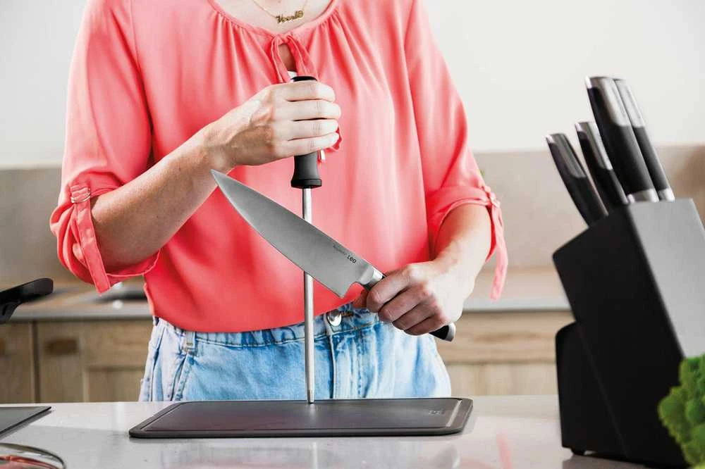 BergHOFF 22 cm peilių galąstuvas - Graphite serija su ergonomiška rankena ir patvariu plieno strypu galandinimui