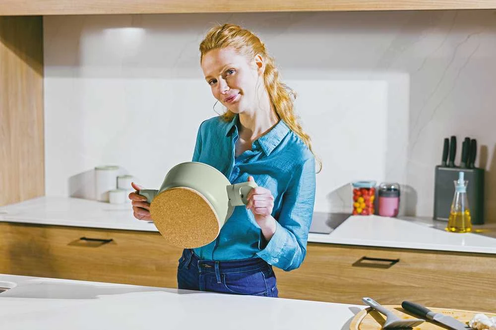 BergHOFF magnetinis padėkliukas - Balance serija su kamštiniu paviršiumi ir magnetiniu pagrindu plieniniams puodams