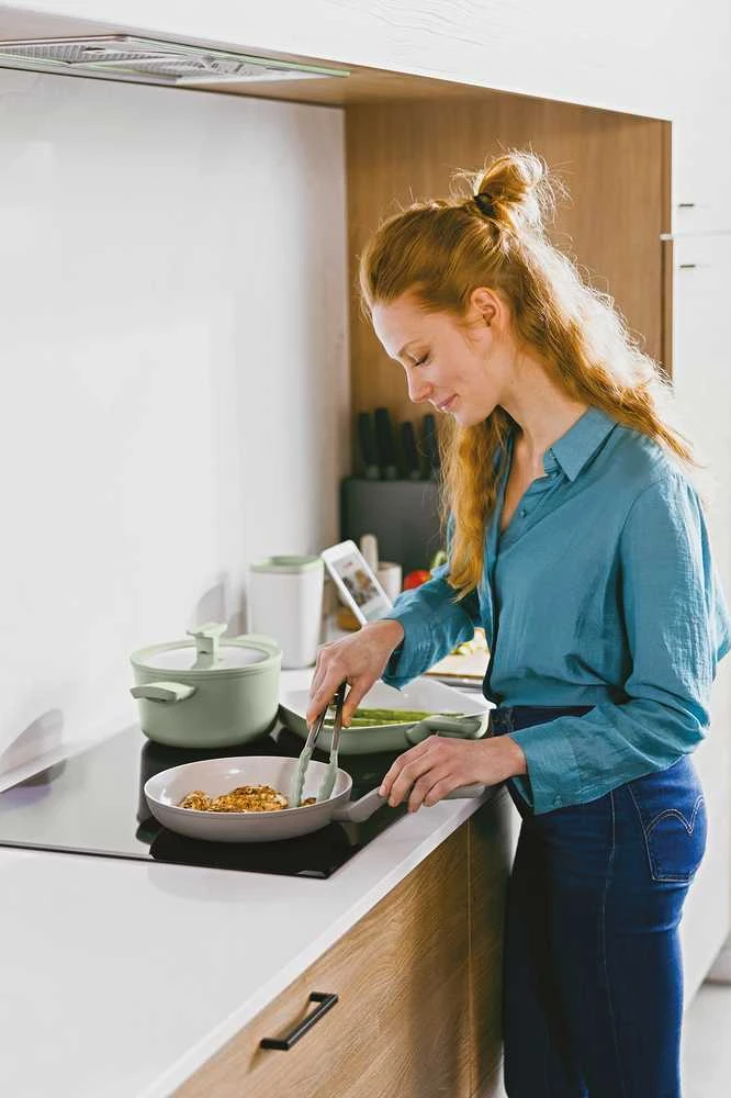 BergHOFF serviravimo žnyplės - Balance serija, 27 cm su silikoniniais antgaliais ir užrakinama rankena laikymui