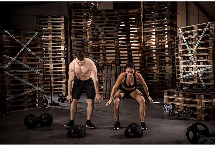 Pasunktintas kamuolys TUNTURI Slam Ball 5-20kg (Svoris: 20 kg)