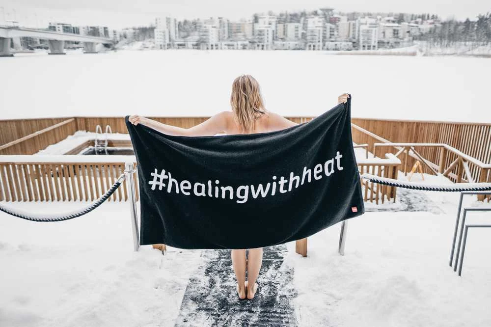 Rankšluostis HARVIA #healingwithheat dovanų dėžutėje, 90 x 170 cm, juodas