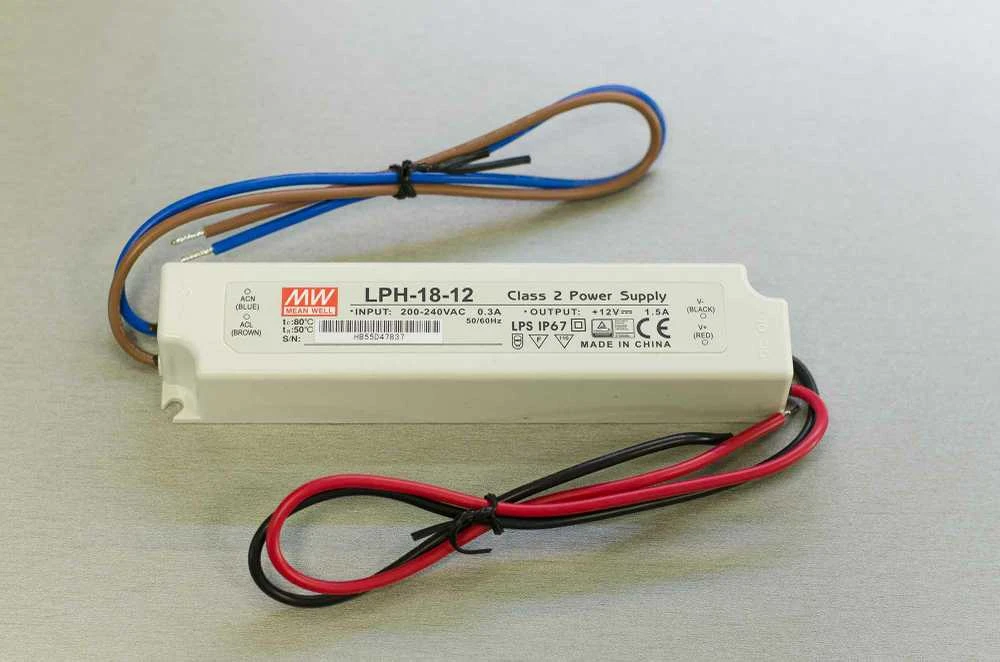 Sieninis šviestuvas Poilsio Sprendimai Himalajų druskos šviestuvas su LED spalvotu apšvietimu, juodalksnio mediena