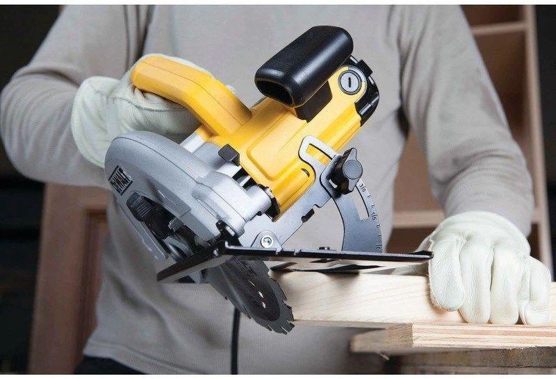 Diskinis pjūklas 1350W DEWALT DWE560