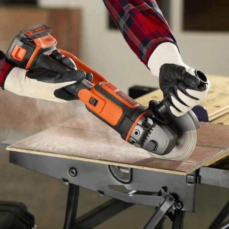 Kampinis šlifuoklis Black & Decker BCG720N-XJ (be akumuliatoriaus ir kroviklio)