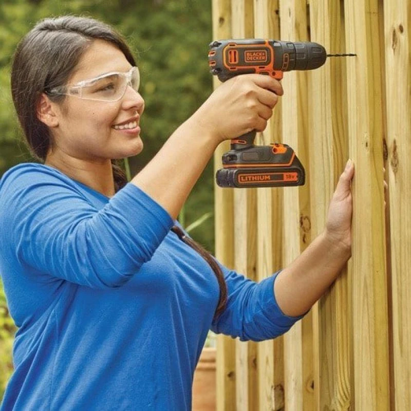 Akumuliatorinis gręžtuvas-suktuvas Black & Decker BDCDC18BAFC + 2x1.5Ah + antgalių rinkinys