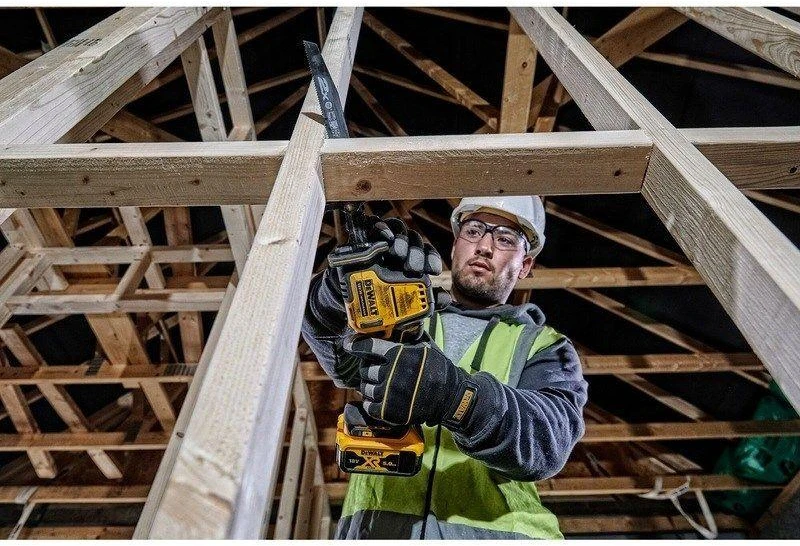 Dewalt bešepetėlinis tiesinis pjūklas DCS369N 18V be akumuliatoriaus ir kroviklio