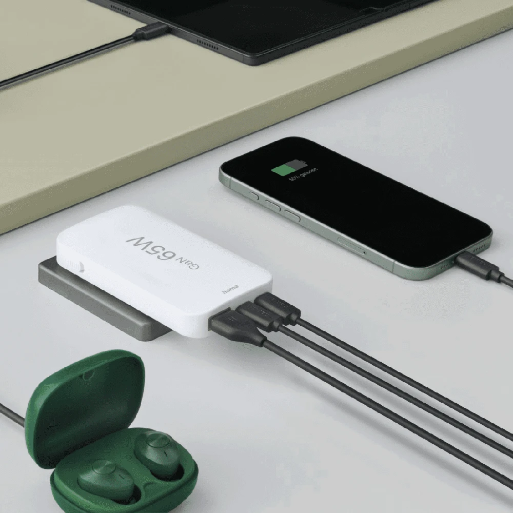 Hama 65W GaN, 2X USB-C, 1X USB-A, balta