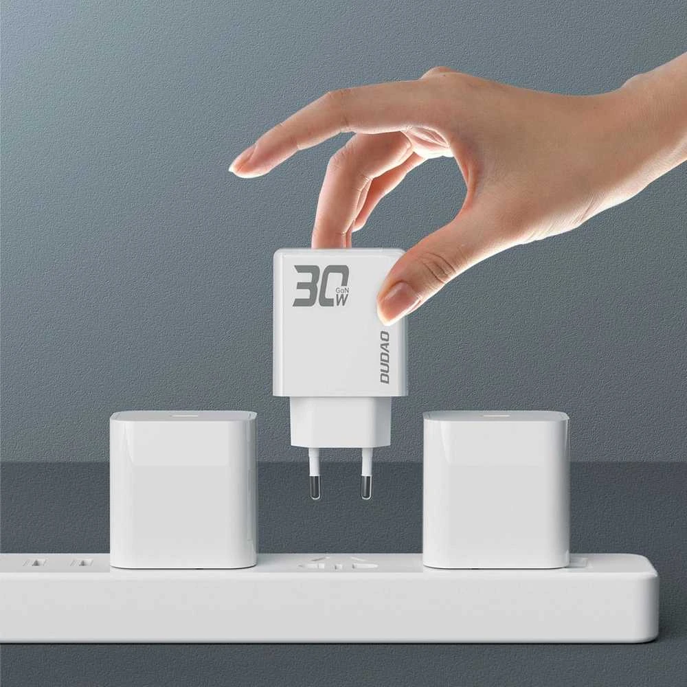 GaN Dudao A30EUL 30W USB-A / USB-C laidinis įkroviklis + USB-C – Lightning kabelis – baltos spalvos