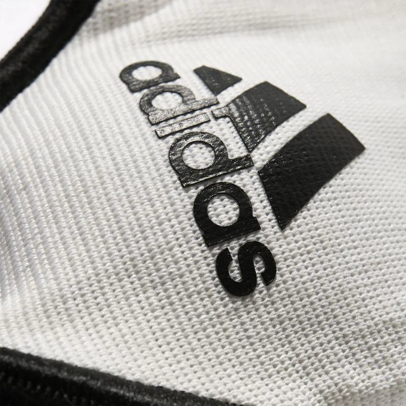 adidas 651879 futbolo apsaugos čiurnoms
