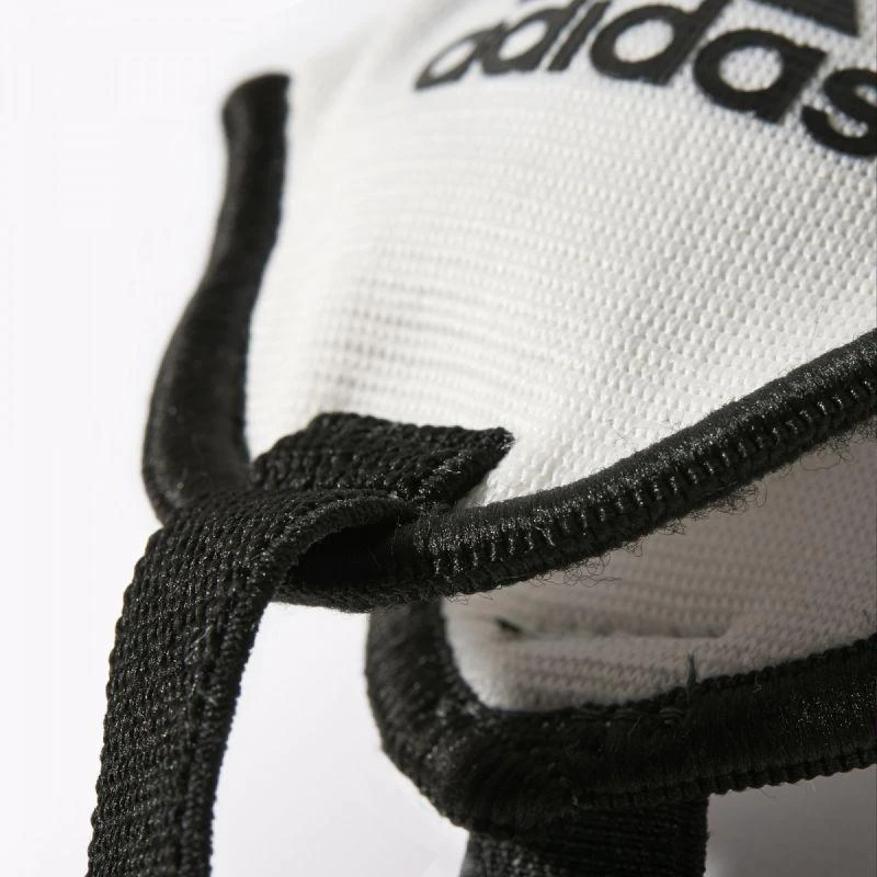 adidas 651879 futbolo apsaugos čiurnoms