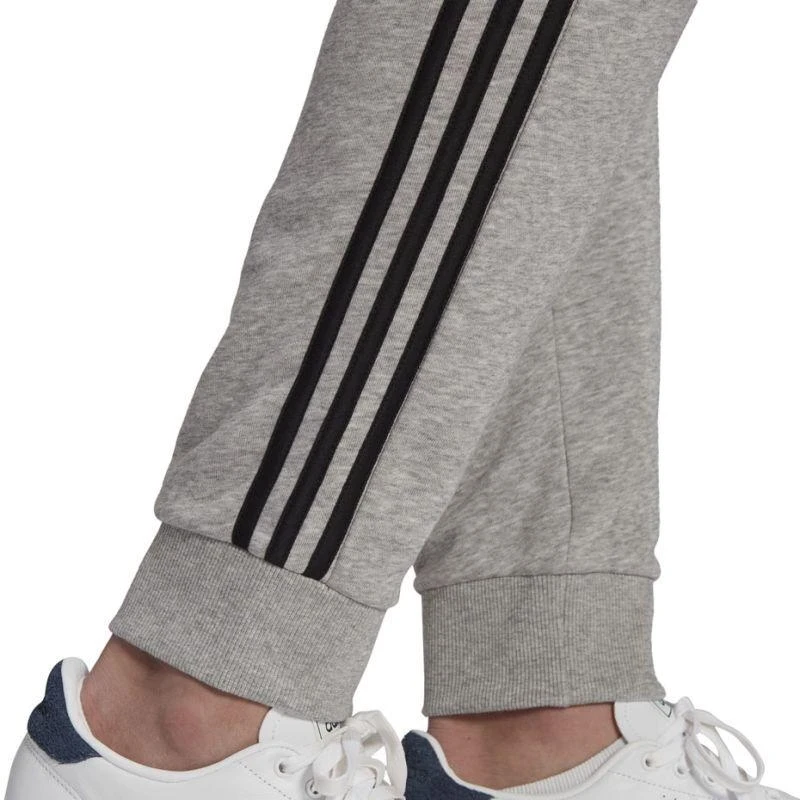 Adidas Essentials Kelnės su siaurėjančiais rankogaliais ir 3 juostelėmis M GK8889