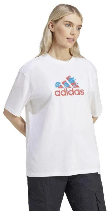 ADIDAS Gėlių rašto „Badge of Sport“ moteriški marškinėliai, balti IT1421