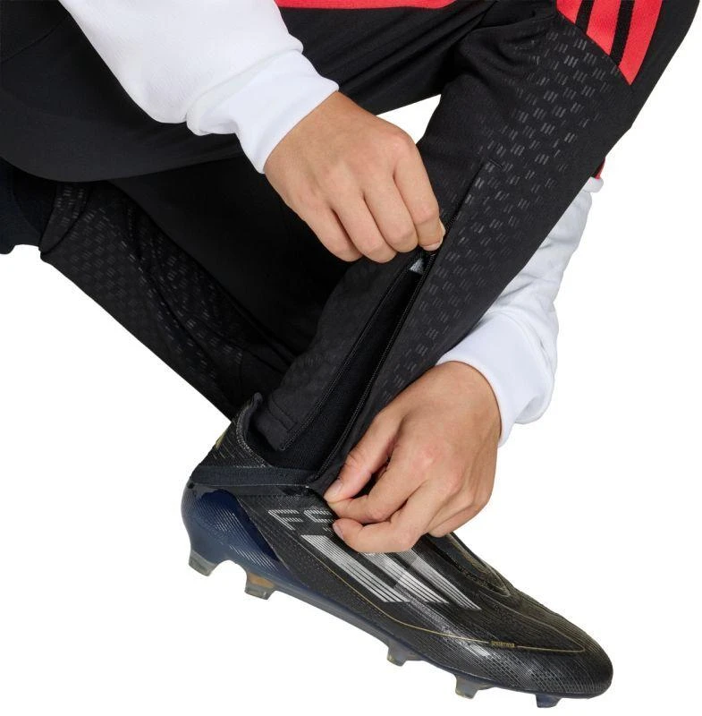 adidas Tiro 26 varžybų treniruočių vaikiškos kelnės juodos ir raudonos KA5136
