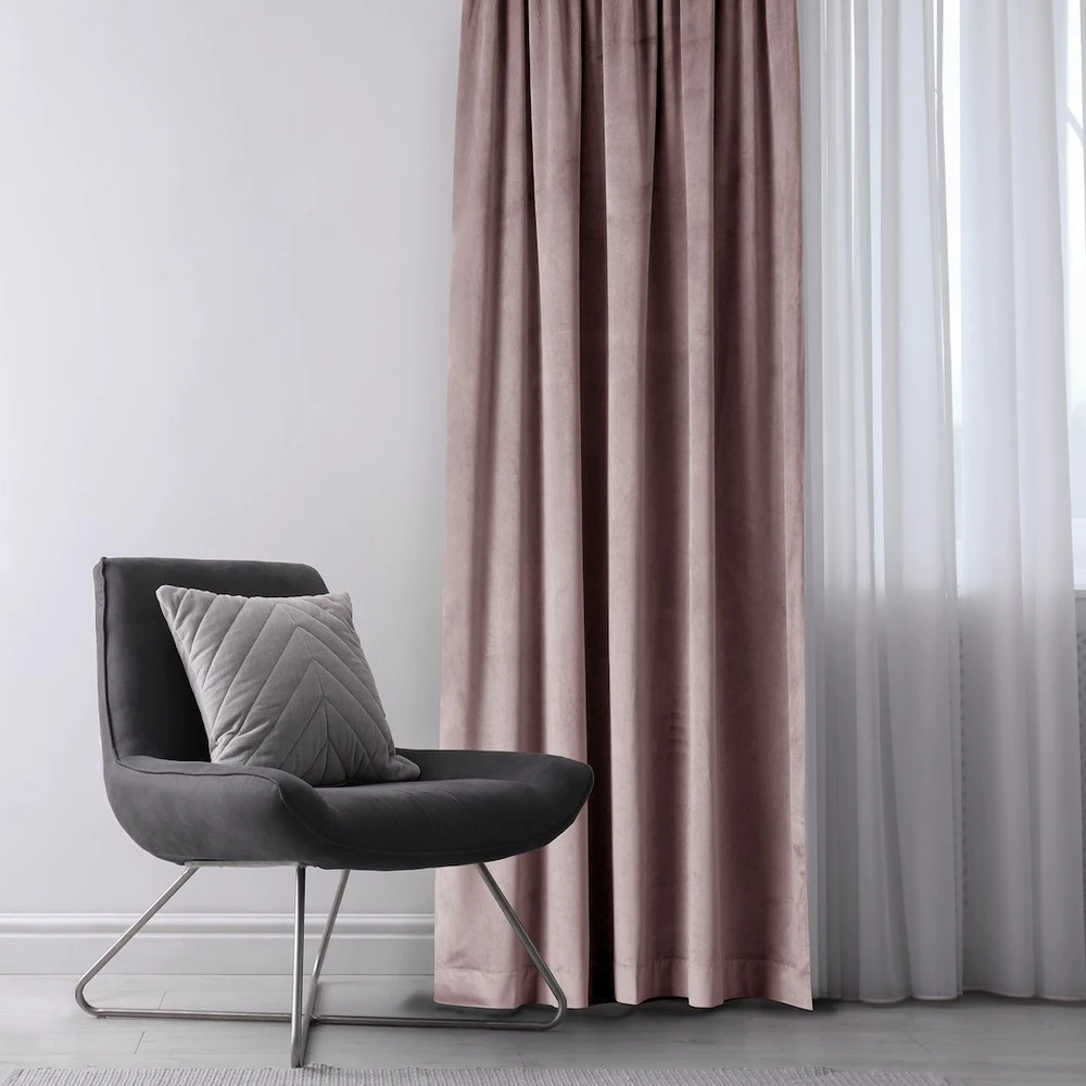 Aksominė užuolaida su juostele AmeliaHome 140 × 245 cm, rožinė