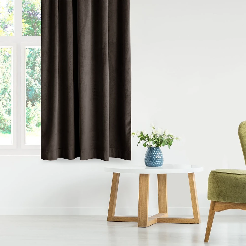 Aksominė užuolaida su kilpomis AmeliaHome 140 × 245 cm, ruda