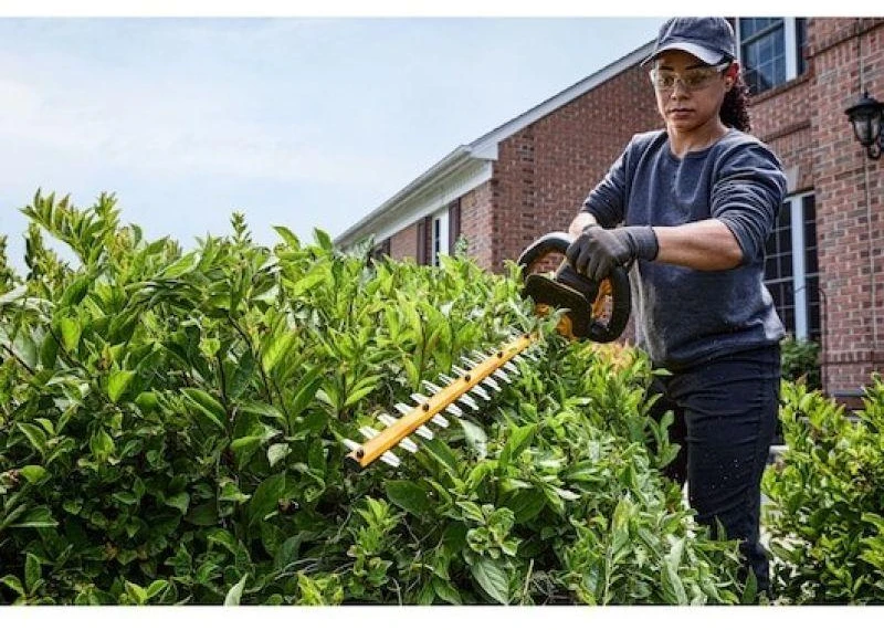 Gyvatvorių žirklės DeWalt DCMHT573X1-QW; 54 V; 65 cm; 1x9,0 Ah akum.