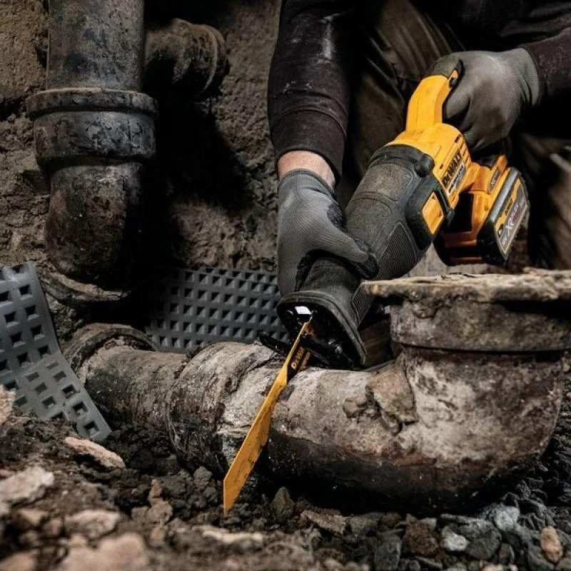 DEWALT.tiesinis pjūklas 54V FV DCS389NT