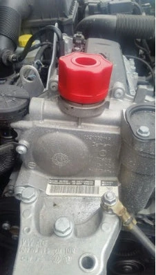 Alyvos piltuvas su bajonetiniu adapteriu, skirtas VAG, „Mercedes-Benz“, BMW, „Porsche“ ir „Volvo“ (8899)
