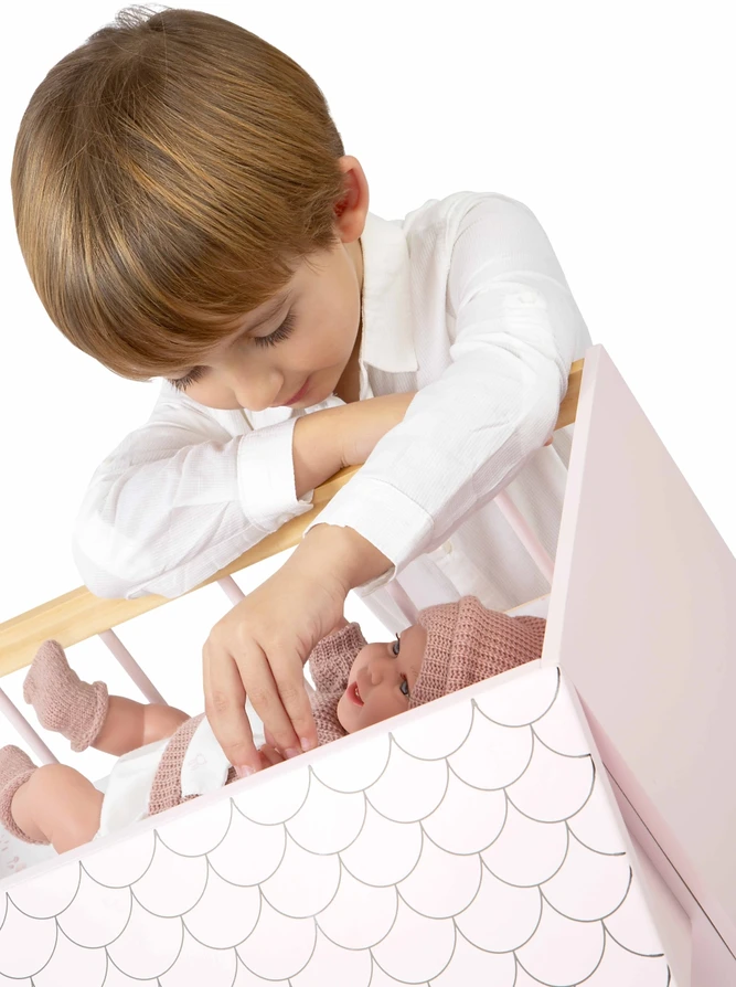 Arias medinė lėlių lovytė–namelis su pataliukais, rožinė, iki 45 cm