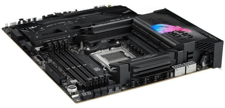 ASUS ROG STRIX X870E-E GAMING WIFI pagrindinė plokštė