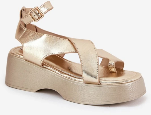Auksinės basutės su kulnu Step in style