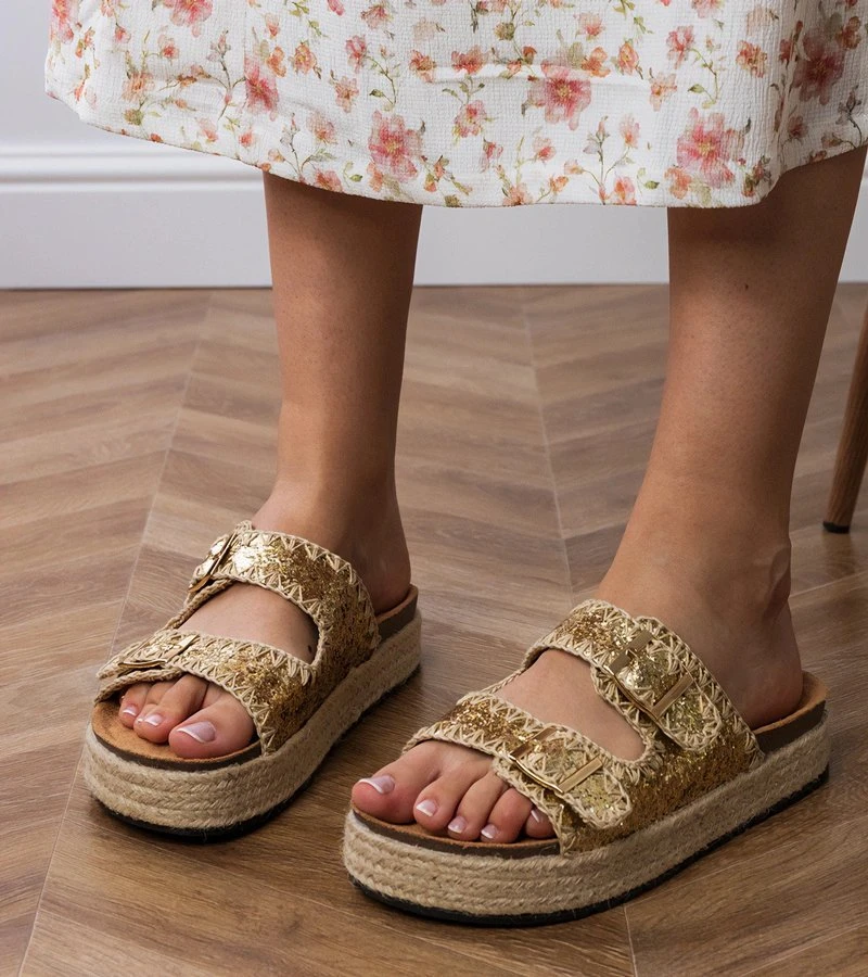 Auksinės espadrilės šlepetės moterims su sagtelėmis