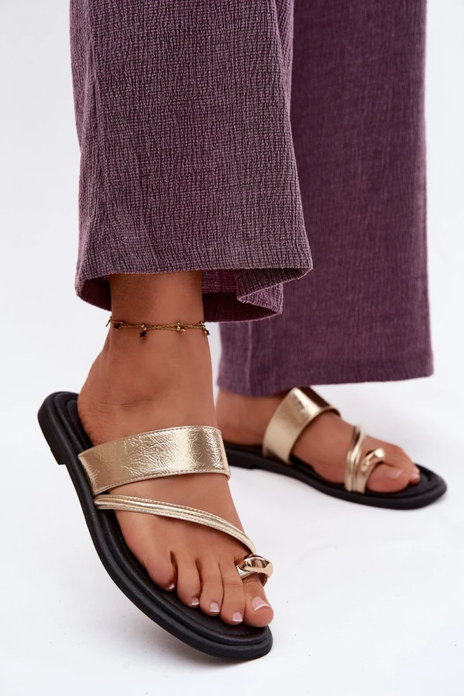Aukso spalvos basutės su kulnu Step in style