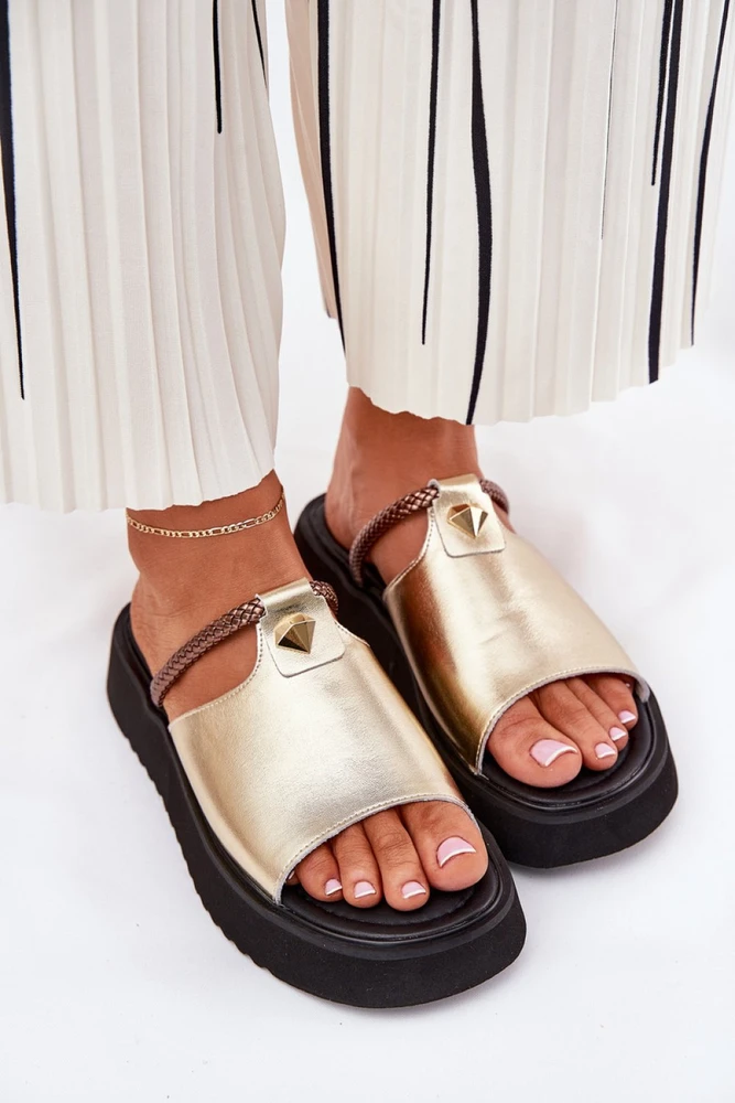Aukso spalvos basutės su platforma Step in style