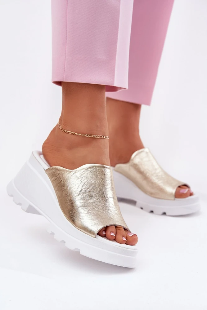 Aukso spalvos platforminės basutės Step in style