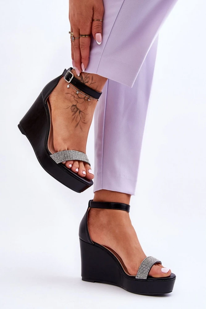 Aukštakulnės basutės su blizgia juosta Step in style
