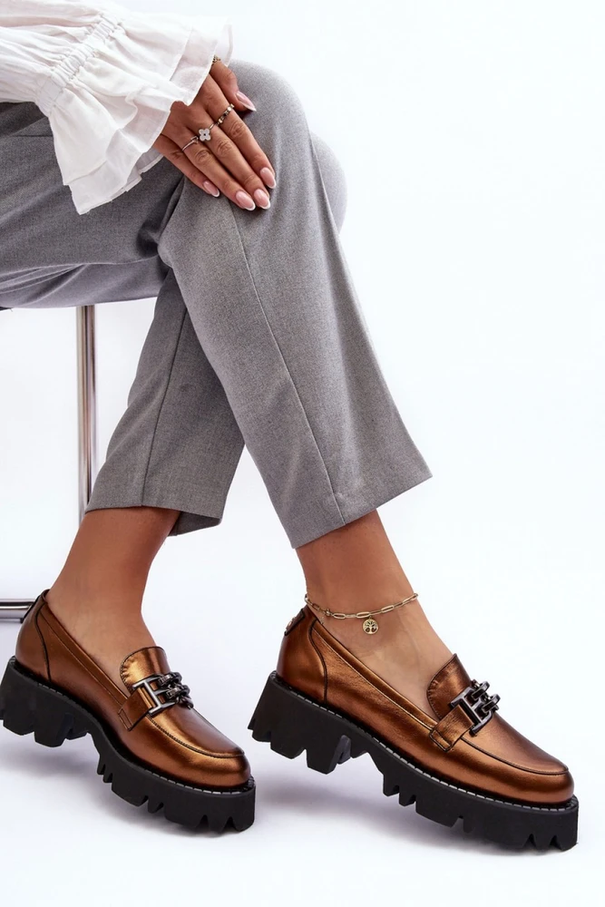 Aulinukai su platforma ir dekoratyvine sagtimi Step in style