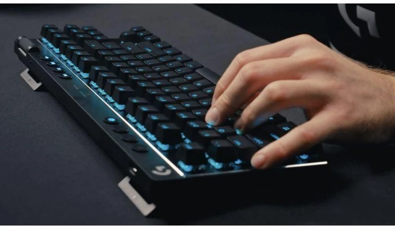 Ausinės Logitech G PRO X TKL klaviatūra