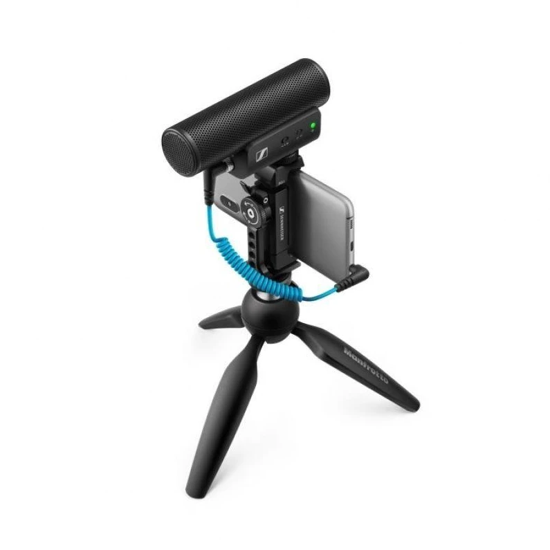 „Sennheiser MKE 400 Mobile Kit“ – kondensatorinis superkardioidinis mikrofonas su žemo dažnio filtru ir „Manfrotto“ trikoju