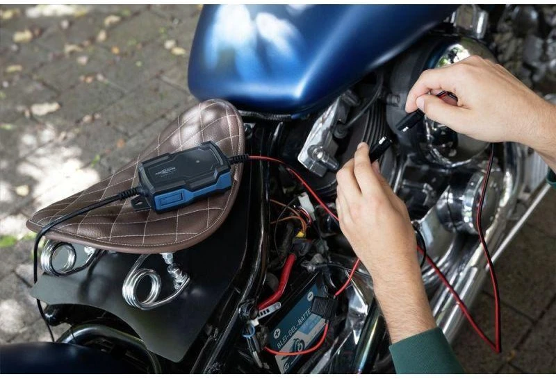 Ansmann 1001-0142 automobilio akumuliatoriaus įkroviklis 6 – 12 V Juoda