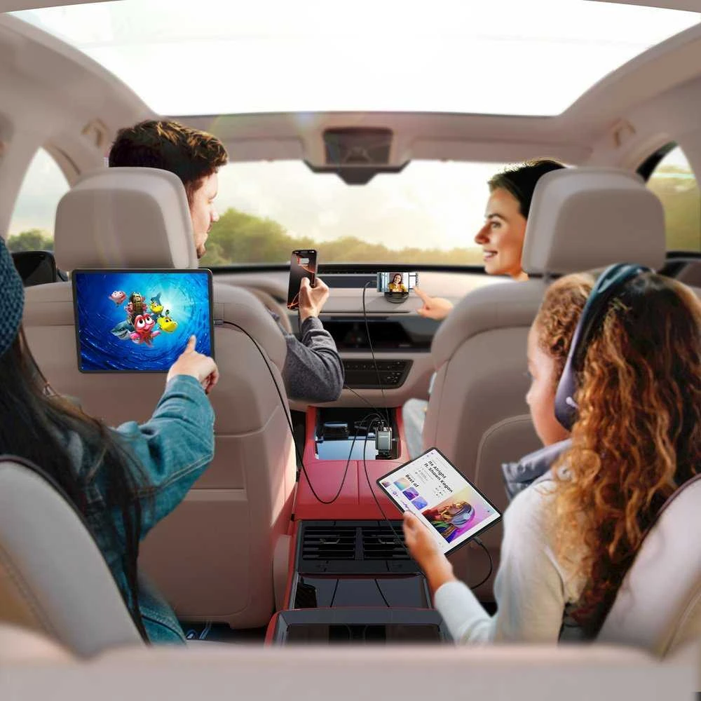 Joyroom JR-CCL05 30W 4 viename automobilinis įkroviklis su 2 įmontuotais ištraukiamais laidais – pilkos spalvos