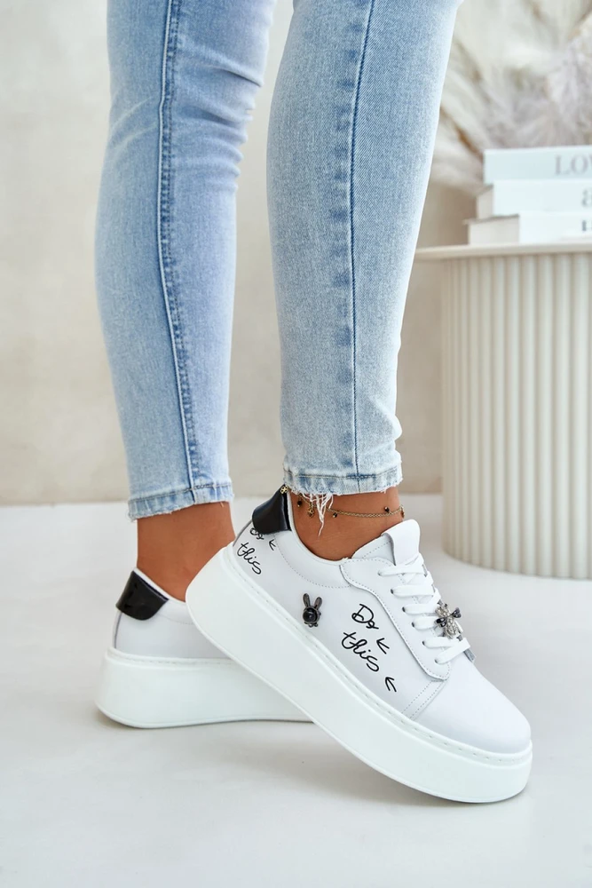 Balti sportbačiai Step in style