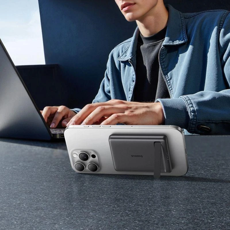 Baseus PicoGo AM31 Qi2 5000 mAh 20 W „MagSafe“ suderinamas išorinis akumuliatorius su stovu (su juodu paprastu pintų USB-C – USB-C 30 cm laidu) – juodas