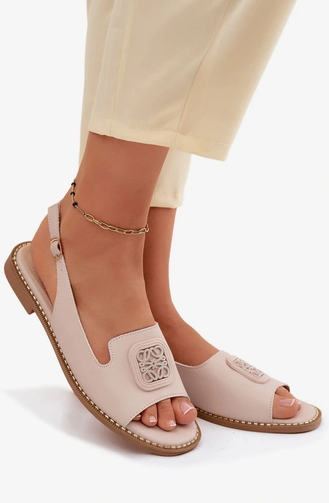 Basutės su dekoratyvine detale Step in style