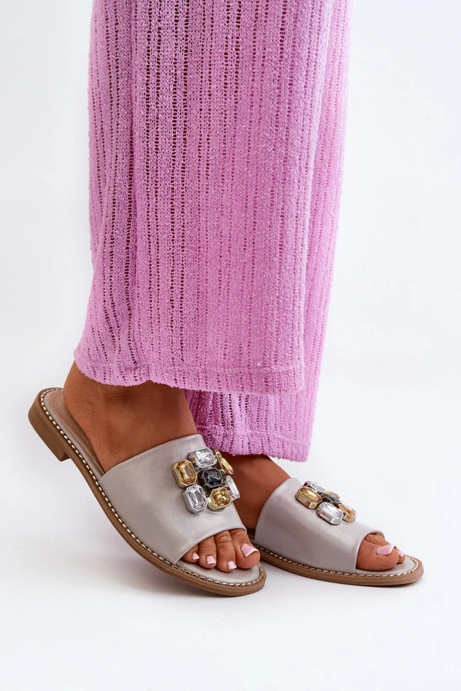 Basutės su dekoratyvinėmis detalėmis Step in style
