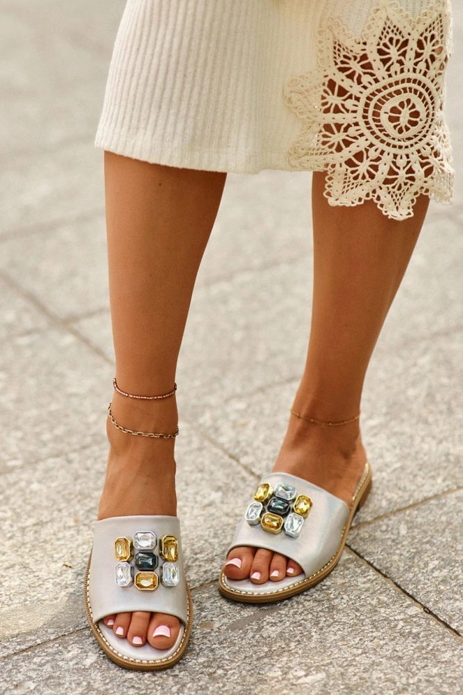 Basutės su dekoratyvinėmis detalėmis Step in style